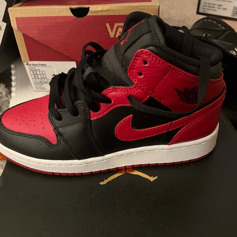 Jordan 1 big kids size 5y worn once